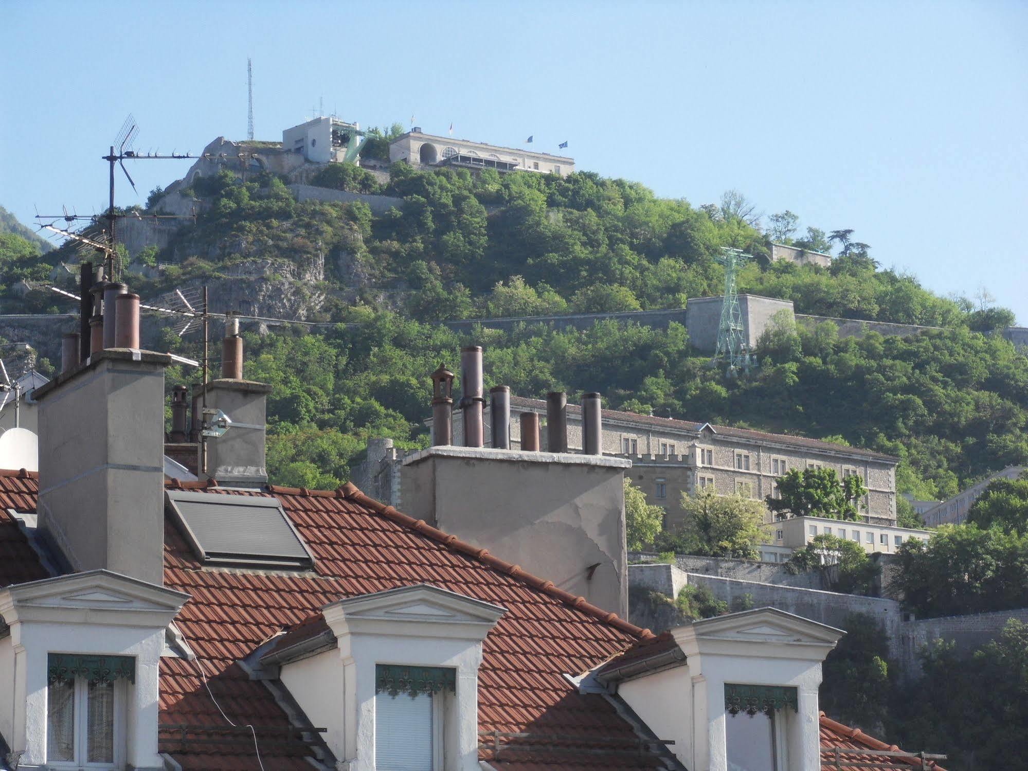 Hotel Ibis Styles Grenoble Centre Gare Exterior foto
